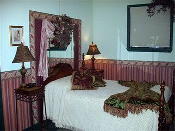 The Historic Brook Forest Inn Evergreen Extérieur photo