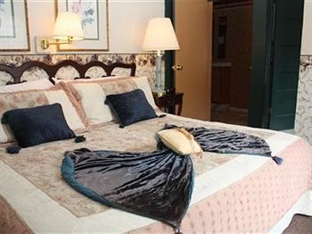 The Historic Brook Forest Inn Evergreen Extérieur photo