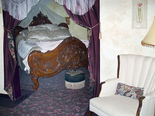 The Historic Brook Forest Inn Evergreen Extérieur photo