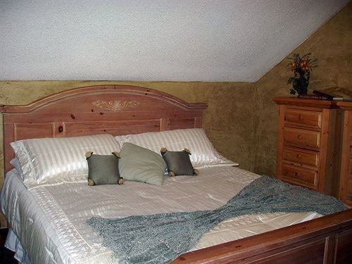 The Historic Brook Forest Inn Evergreen Extérieur photo