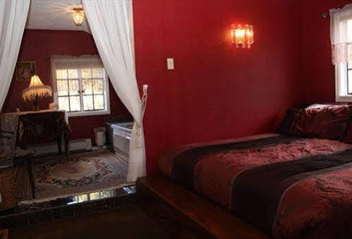 The Historic Brook Forest Inn Evergreen Extérieur photo