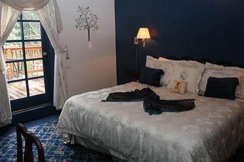 The Historic Brook Forest Inn Evergreen Extérieur photo