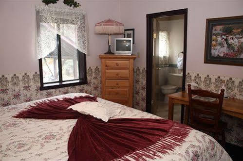 The Historic Brook Forest Inn Evergreen Extérieur photo